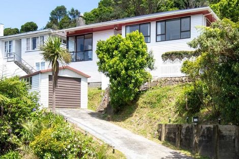 Photo of property in 102 Ruskin Road, Newlands, Wellington, 6037