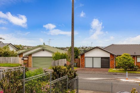 Photo of property in 72 Garton Drive, Massey, Auckland, 0614