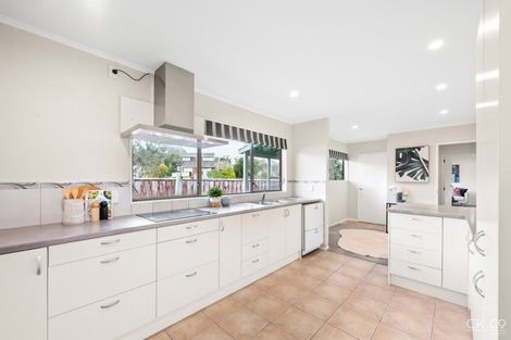 Photo of property in 17 King Charles Drive, Kingsley Heights, Upper Hutt, 5018