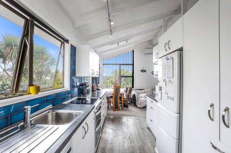 Photo of property in 33 Maratahu Street, Westown, New Plymouth, 4310