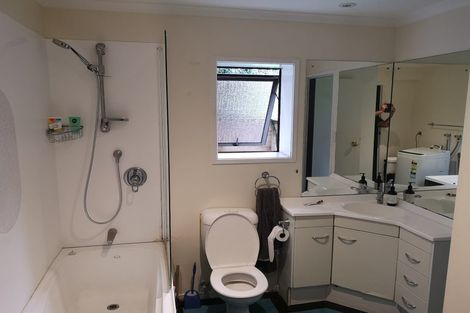 Photo of property in 136 West Harbour Drive, West Harbour, Auckland, 0618