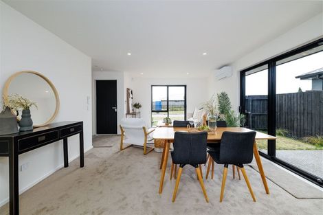 Photo of property in 33 Miromiro Street, Broomfield, Christchurch, 8042
