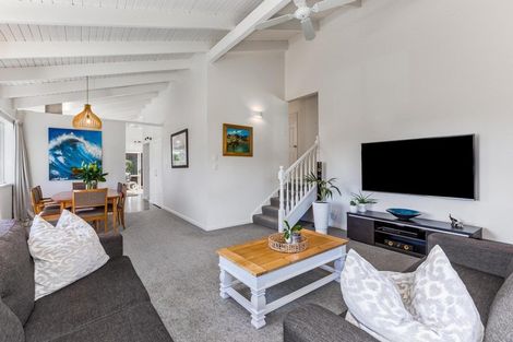 Photo of property in 8 The Crowsnest, Whitby, Porirua, 5024