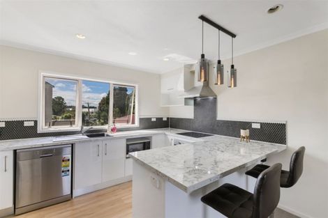 Photo of property in 11/4 Keeling Road, Henderson, Auckland, 0612