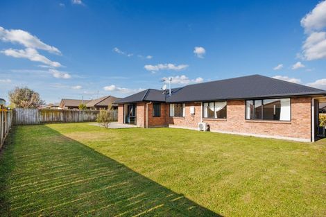Photo of property in 15 Orlando Way, Kelvin Grove, Palmerston North, 4414