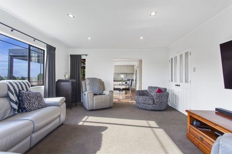 Photo of property in 121 Forrest Hill Road, Forrest Hill, Auckland, 0620