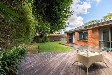 Photo of property in 22 Chesterfield Place, Rototuna, Hamilton, 3210