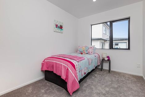 Photo of property in 7b Gladfield Lane, Te Atatu Peninsula, Auckland, 0610