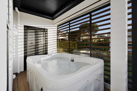 Photo of property in 30 Bayly Road, Moturoa, New Plymouth, 4310