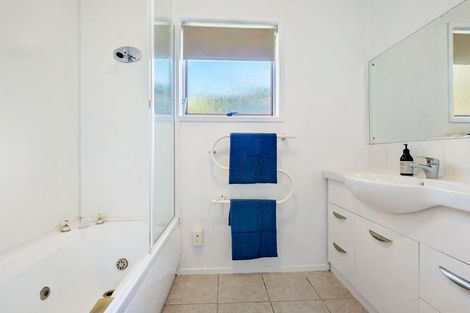 Photo of property in 37 Wyoming Avenue, Murrays Bay, Auckland, 0630