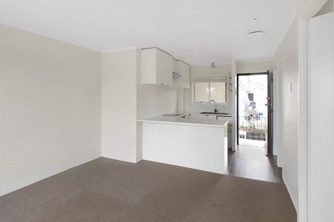 Photo of property in 15 Queen Mary Avenue, New Lynn, Auckland, 0600