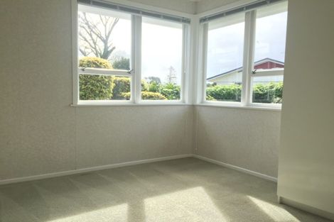 Photo of property in 12 Bridgens Avenue, Te Atatu Peninsula, Auckland, 0610