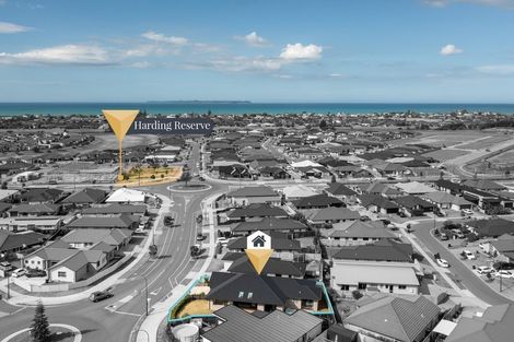 Photo of property in 15 Livingstone Drive, Papamoa Beach, Papamoa, 3118