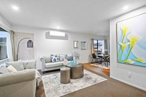 Photo of property in 2/17 Anglers Way, Wattle Downs, Auckland, 2102