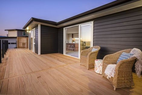 Photo of property in 156 Navigation Drive, Whitby, Porirua, 5024