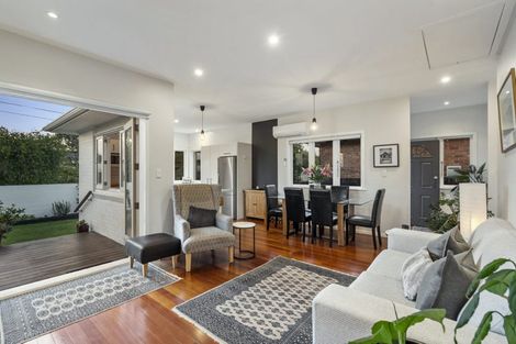 Photo of property in 1/58 Eversleigh Road, Belmont, Auckland, 0622
