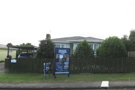 Photo of property in 27 Sylvan Crescent, Te Atatu South, Auckland, 0610