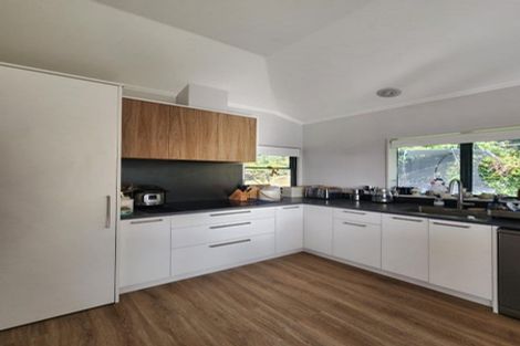 Photo of property in 18 Arden Place, Oakura, 4314