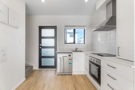 Photo of property in 13 Eileen Newey Place, Henderson, Auckland, 0612