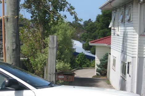 Photo of property in 2/5 Woodall Place, Totara Vale, Auckland, 0627