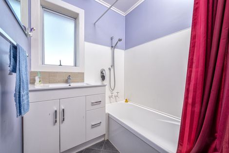 Photo of property in 30 Hill Crescent, Papakura, 2110