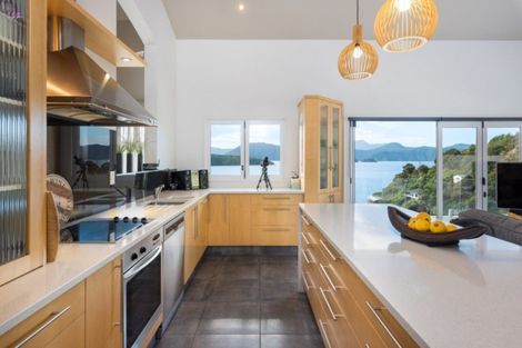 Photo of property in 2 Marina View, Waikawa, Picton, 7281