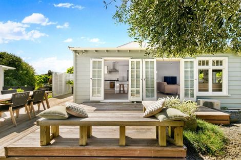 Photo of property in 20a Matipo Road, Te Atatu Peninsula, Auckland, 0610