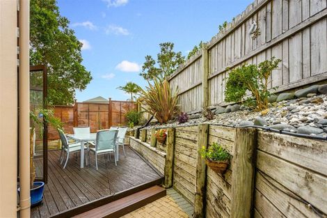 Photo of property in 4 View Ridge Drive, Ranui, Auckland, 0612