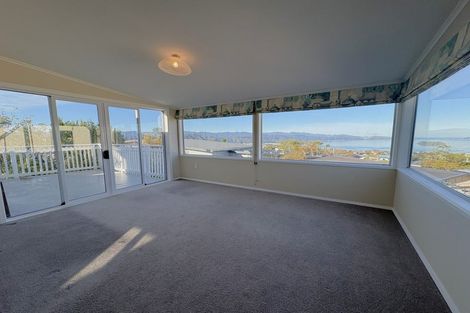 Photo of property in 5 Oakleigh Street, Maungaraki, Lower Hutt, 5010