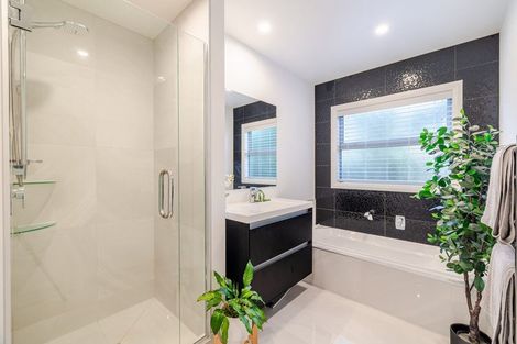 Photo of property in 2a Alton Place, Hokowhitu, Palmerston North, 4410