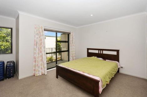 Photo of property in 10/17 Harbour View Road, Te Atatu Peninsula, Auckland, 0610