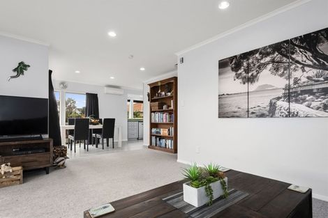 Photo of property in 22 The Green, Mount Maunganui, 3116
