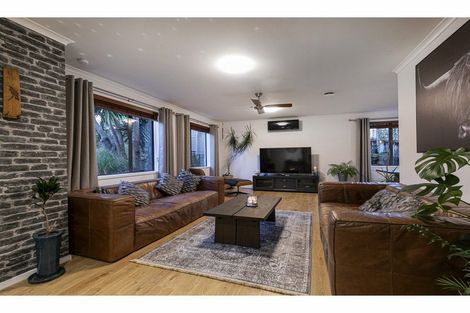 Photo of property in 17 Matija Place, Red Beach, 0932