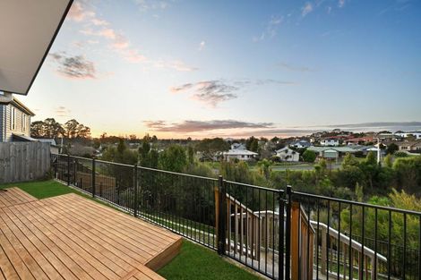Photo of property in 24 Te Tiireke Drive, Glenview, Hamilton, 3206
