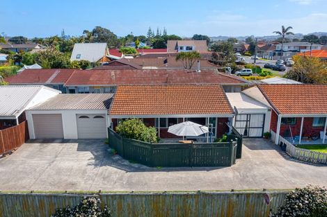 Photo of property in 2/8 Riverside Road, Orewa, 0931