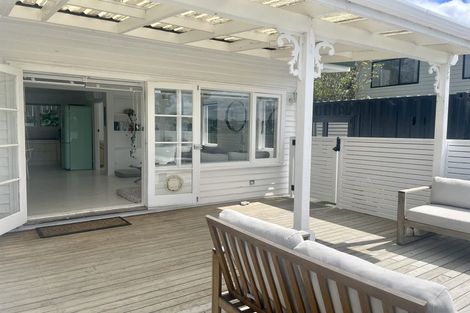 Photo of property in 20 Jean Place, Stanmore Bay, Whangaparaoa, 0932