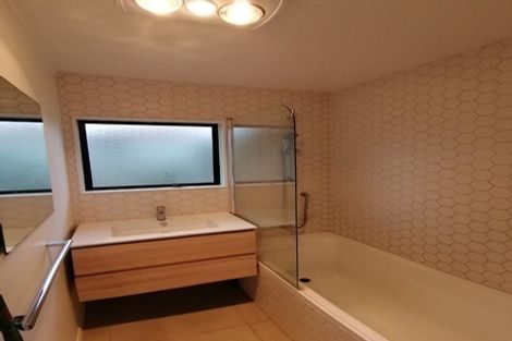 Photo of property in 1/111 Lincoln Park Avenue, Massey, Auckland, 0614