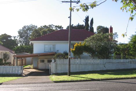 Photo of property in 39 Cambridge Terrace, Papatoetoe, Auckland, 2025