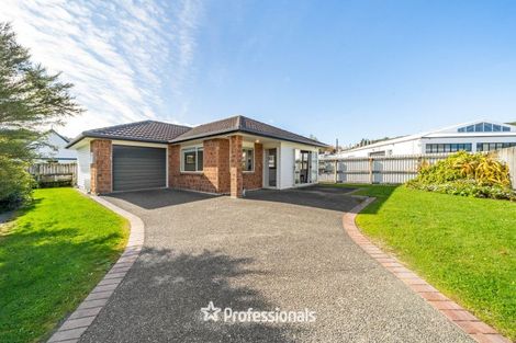 Photo of property in 17 Woodland Mews, Wainuiomata, Lower Hutt, 5014