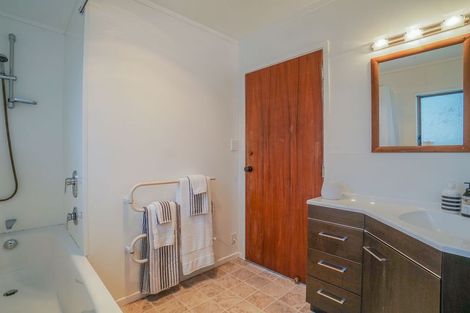 Photo of property in 2/9 Lancaster Road, Beach Haven, Auckland, 0626