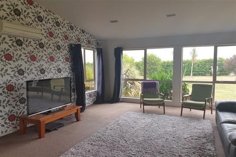 Photo of property in 75 Waikawa Beach Road, Manakau, Levin, 5573