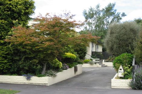 Photo of property in 17 Highfield Place, Avonhead, Christchurch, 8042