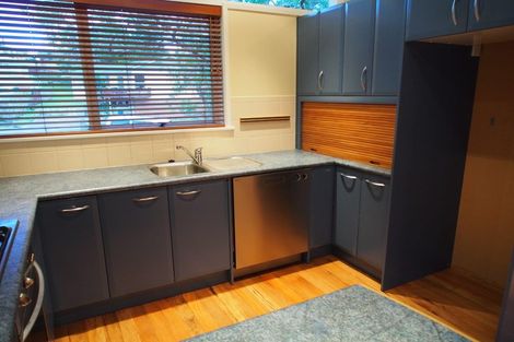 Photo of property in 4 Verena Place, Green Bay, Auckland, 0604