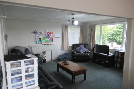 Photo of property in 42 Kenmore Street, Newlands, Wellington, 6037
