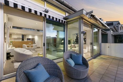 Photo of property in 1/22 The Crescent, Roseneath, Wellington, 6011