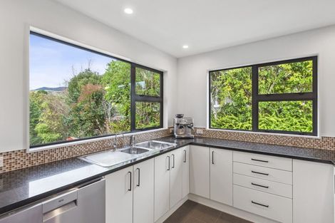 Photo of property in 34 Renown Road, Raumati South, Paraparaumu, 5032