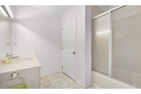 Photo of property in 2/37 Woodlands Crescent, Browns Bay, Auckland, 0630