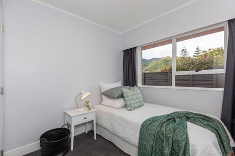 Photo of property in 21 Rewarewa Crescent, Waikanae, 5036
