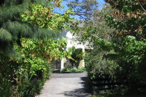 Photo of property in 2/4 Idyll Place, Northcross, Auckland, 0632