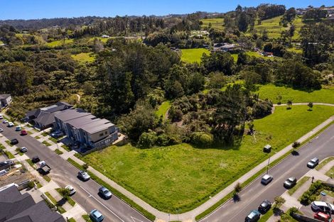 Photo of property in 1 Kaimai Avenue, Massey, 0614